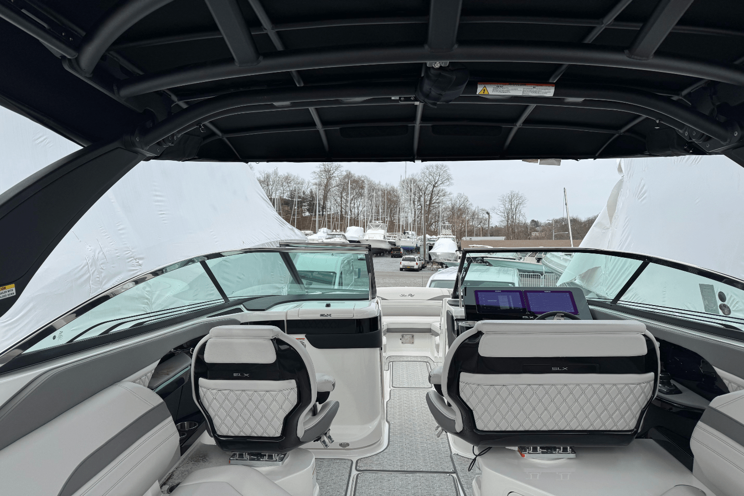 Slide: The Image of Sea Ray SLX 280 2025 - 33