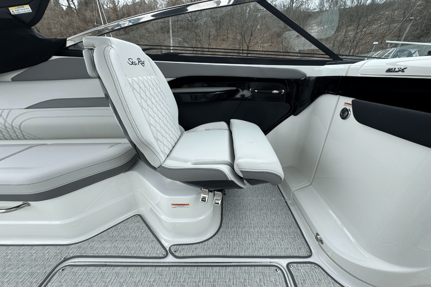 Slide: The Image of Sea Ray SLX 280 2025 - 34