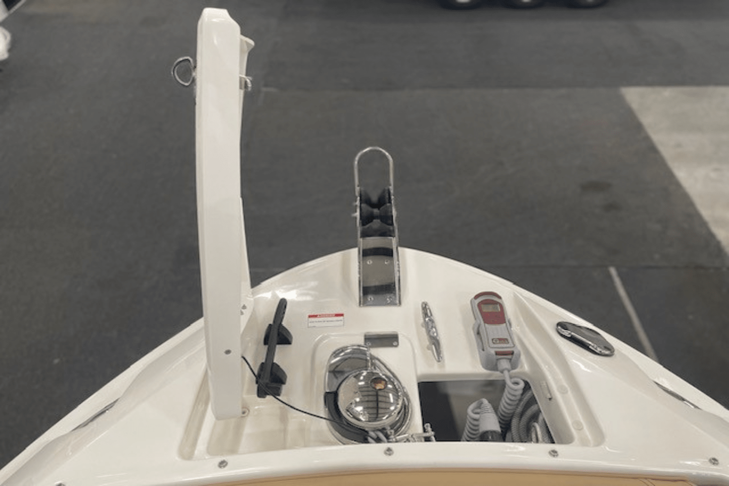 Slide: The Image of Sea Ray SLX 280 2025 - 35