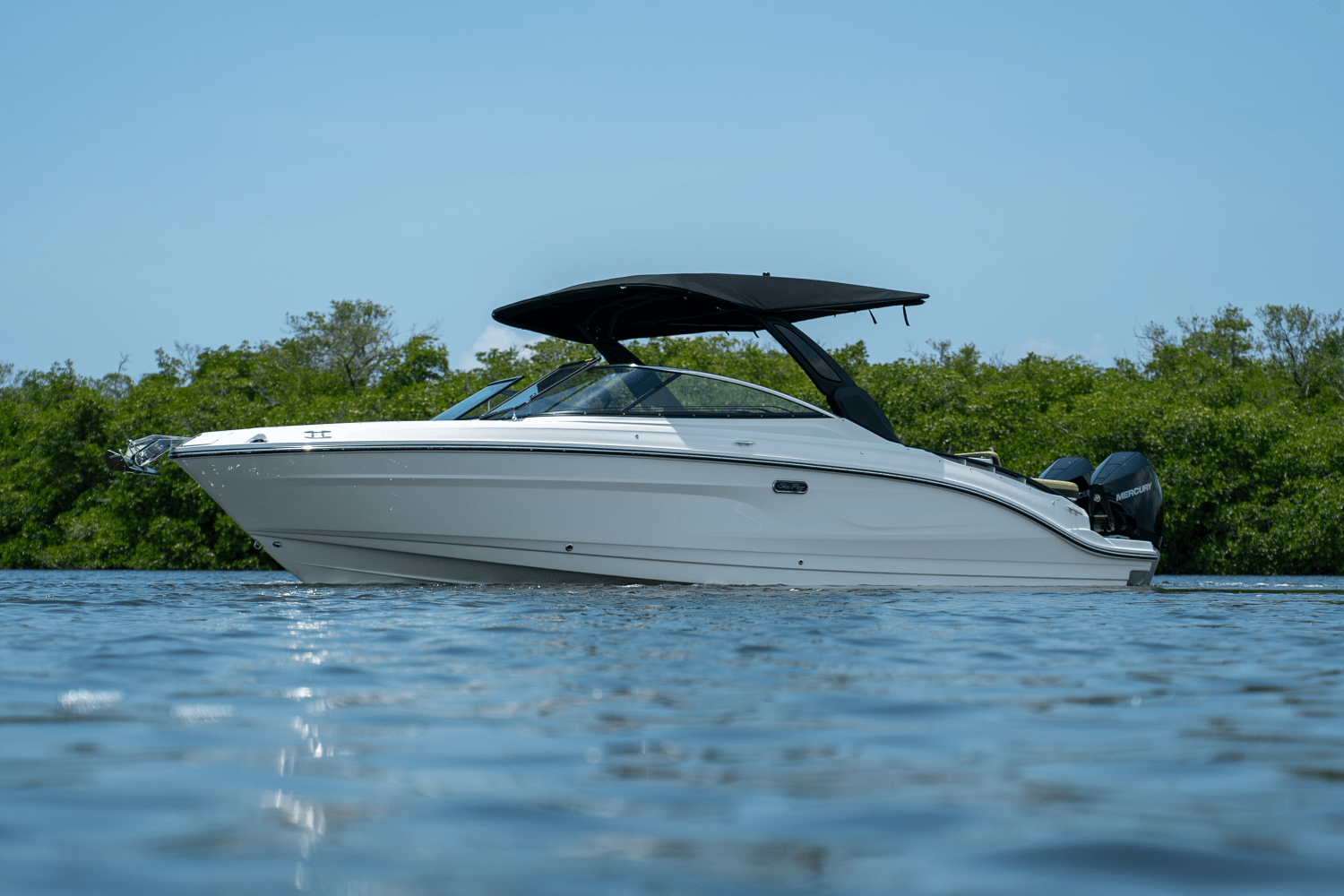 Slide: The Image of Sea Ray SLX 280 2025 - 38