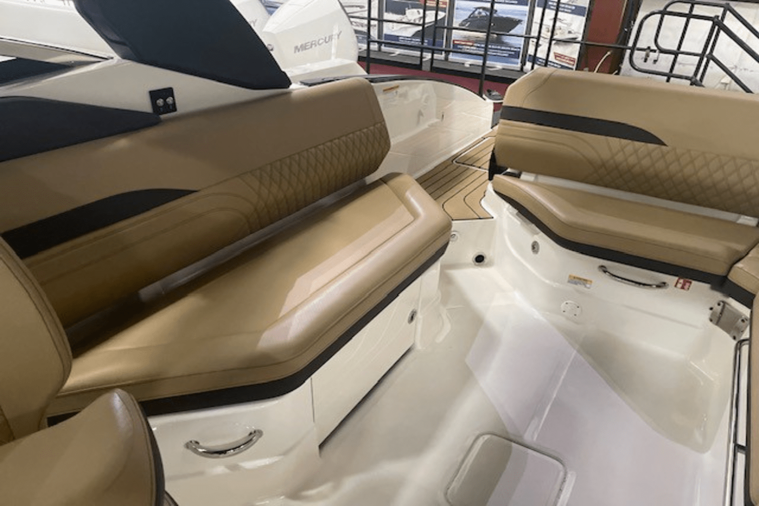 Slide: The Image of Sea Ray SLX 280 2025 - 38