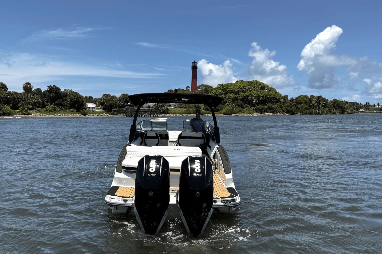 Slide: The Image of Sea Ray SLX 280 2025 - 4