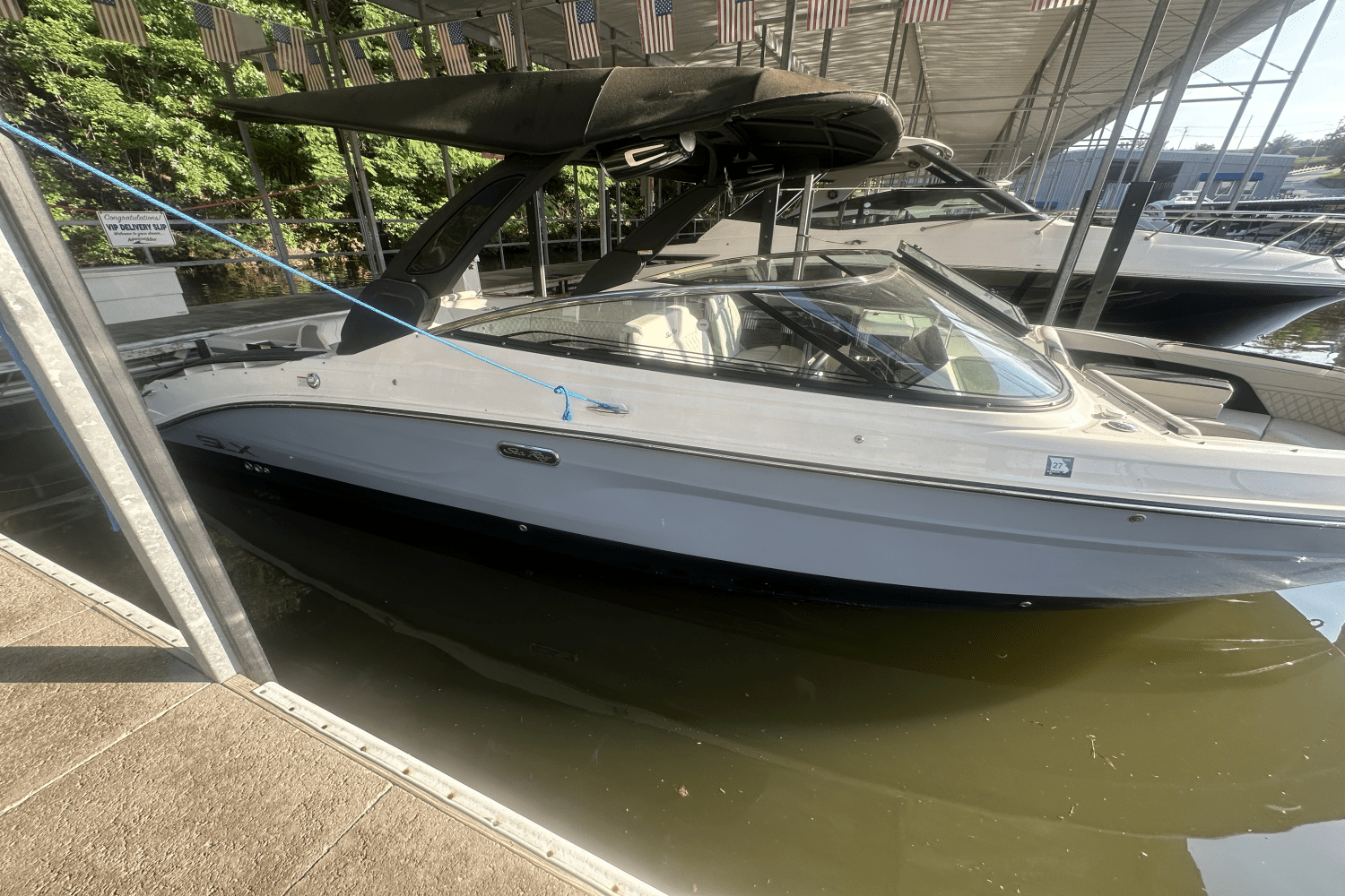 Slide: The Image of Sea Ray SLX 280 2025 - 4