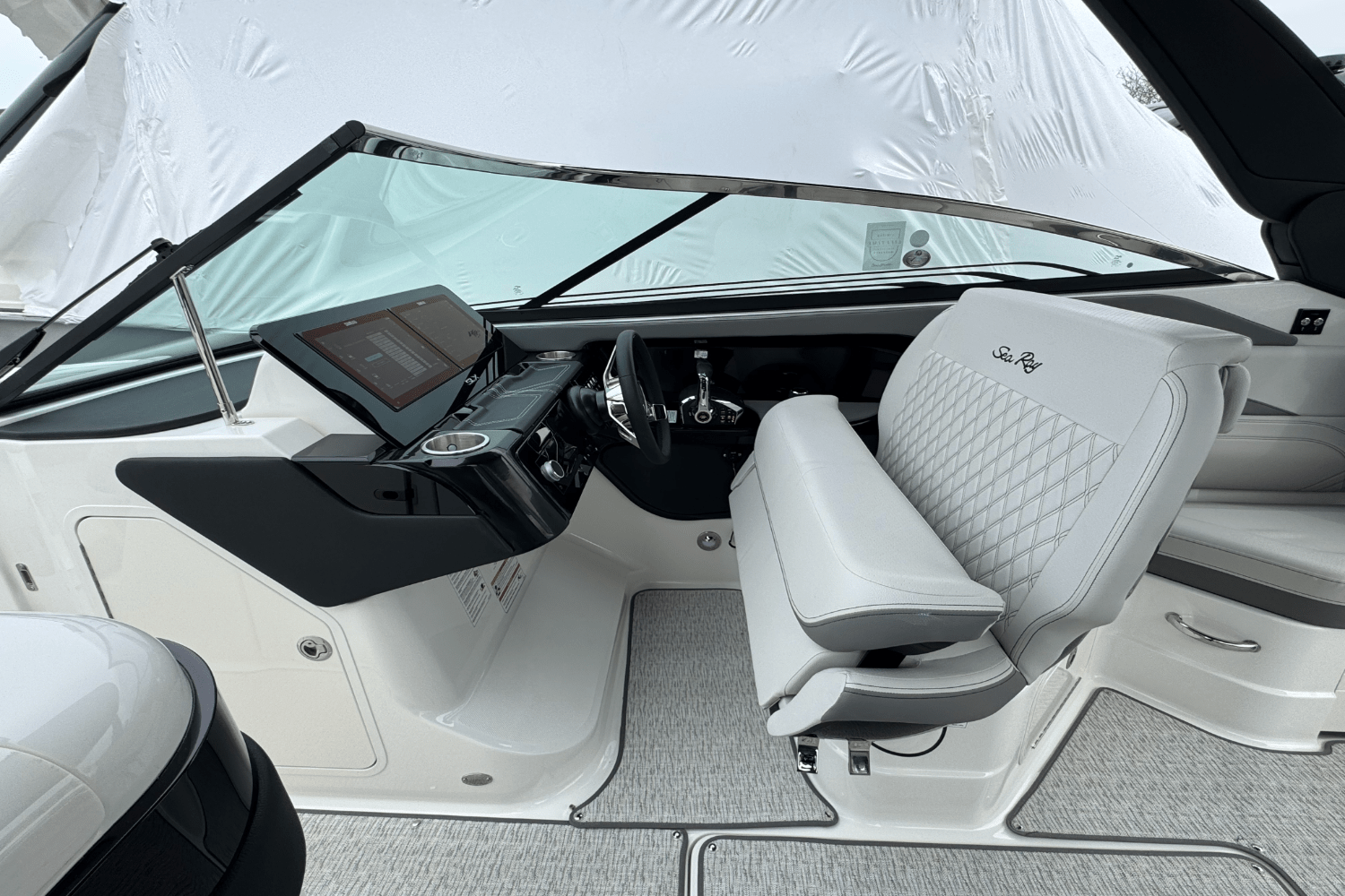 Slide: The Image of Sea Ray SLX 280 2025 - 40