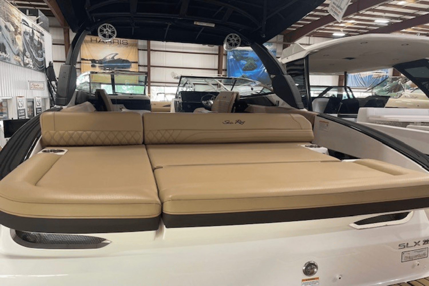 Slide: The Image of Sea Ray SLX 280 2025 - 41