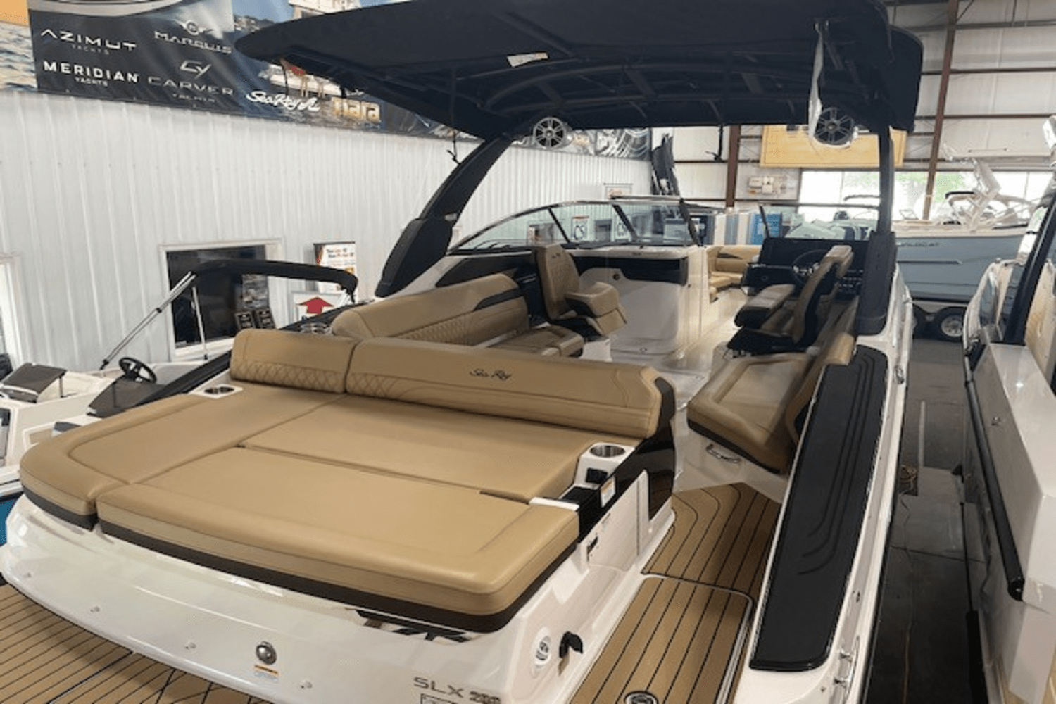 Slide: The Image of Sea Ray SLX 280 2025 - 42