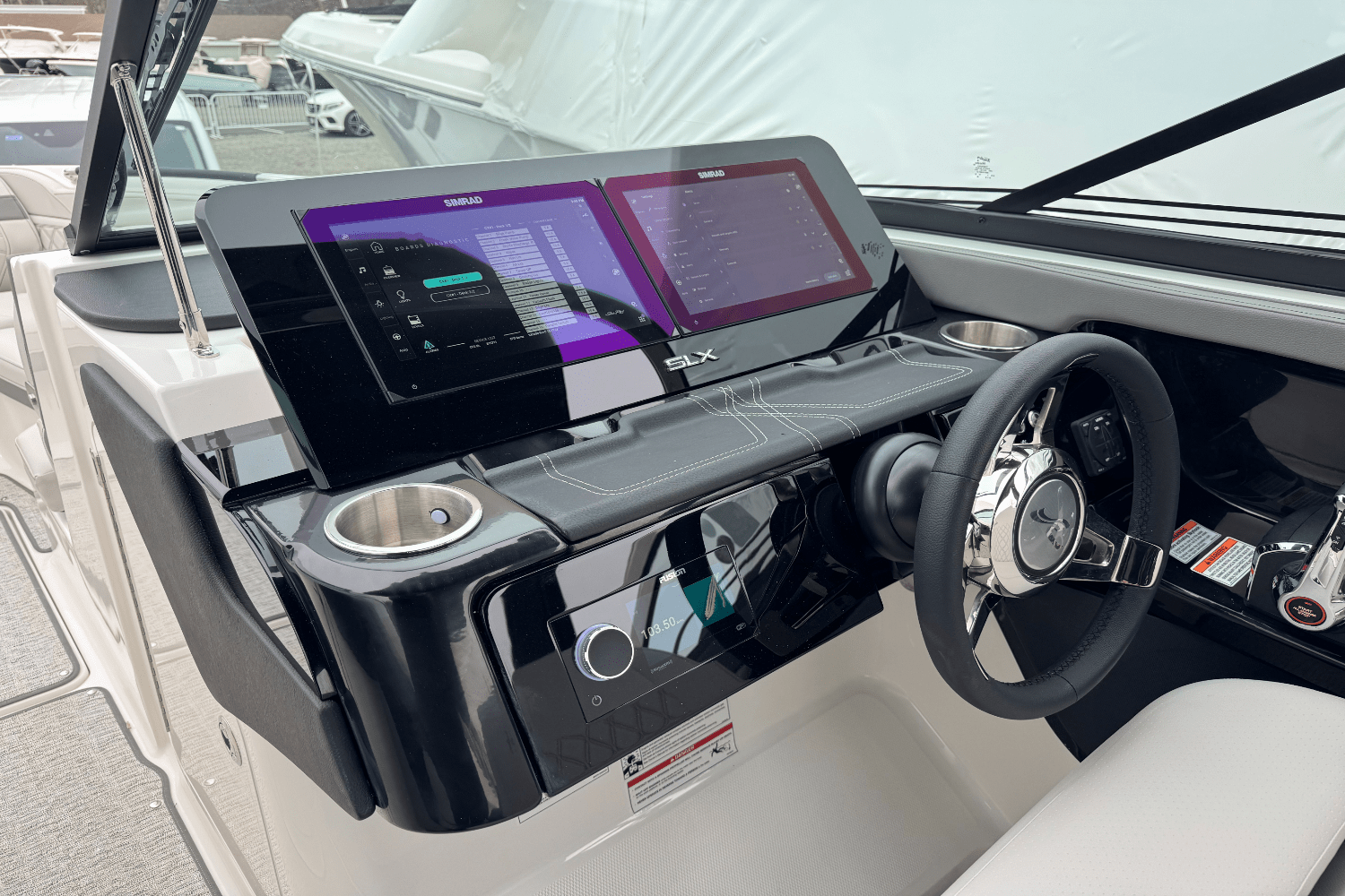 Slide: The Image of Sea Ray SLX 280 2025 - 42