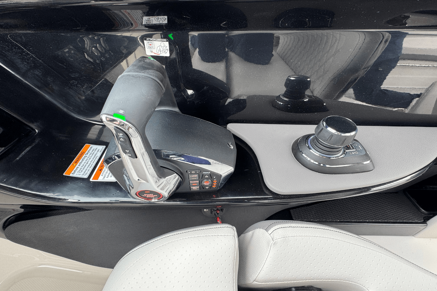 Slide: The Image of Sea Ray SLX 280 2025 - 43