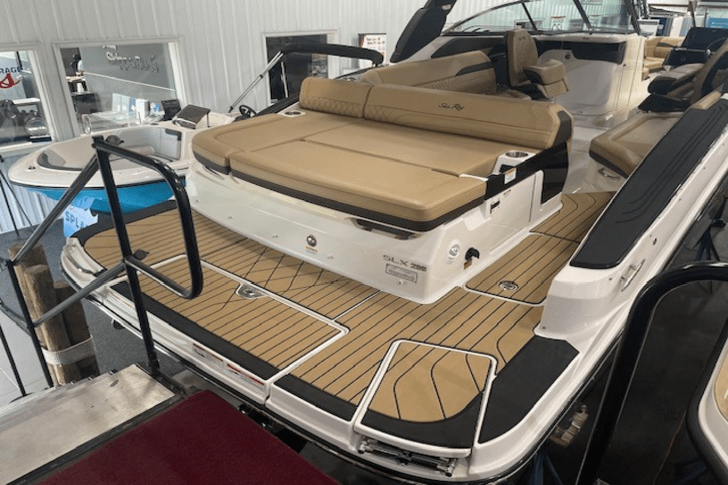 Slide: The Image of Sea Ray SLX 280 2025 - 45