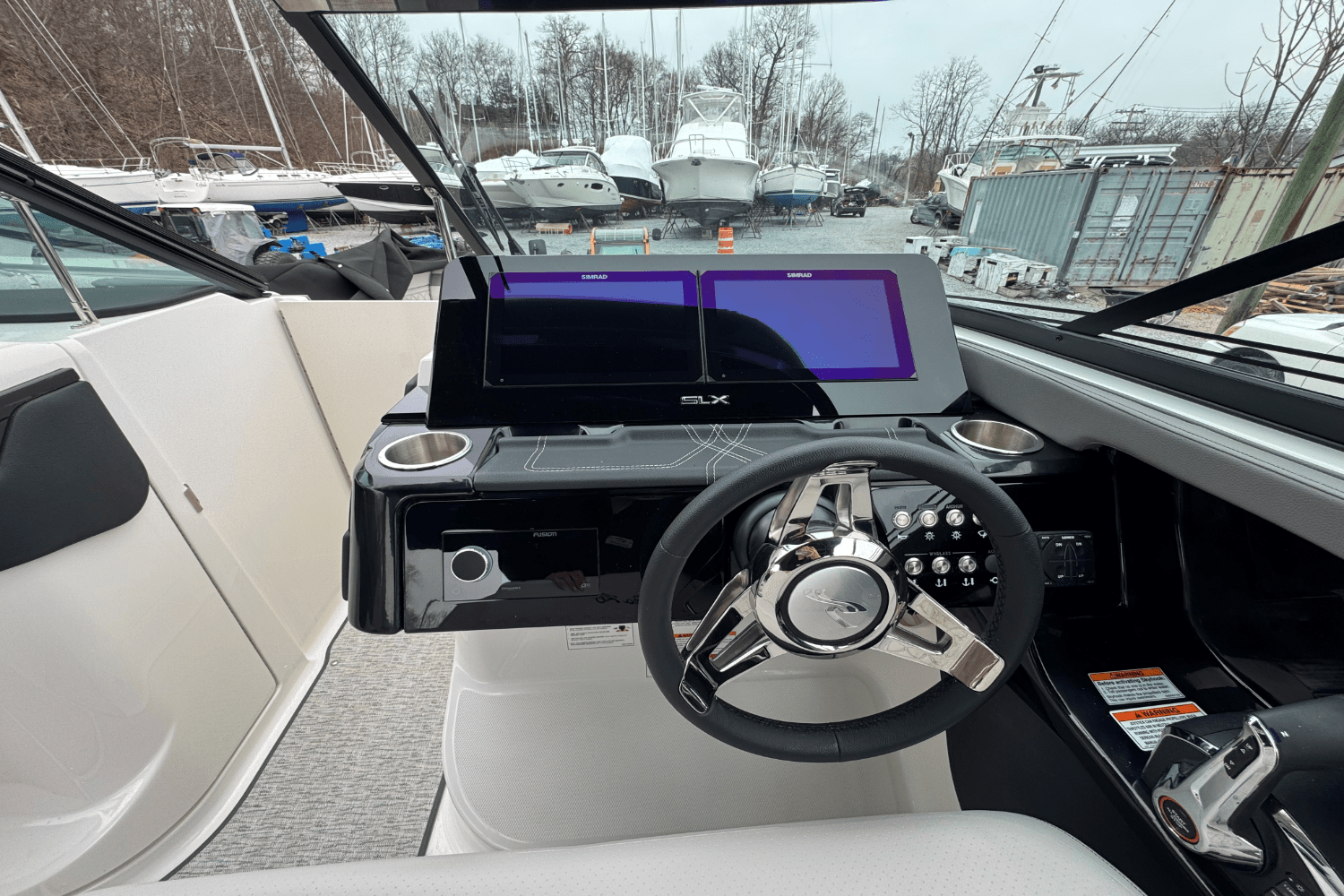 Slide: The Image of Sea Ray SLX 280 2025 - 45