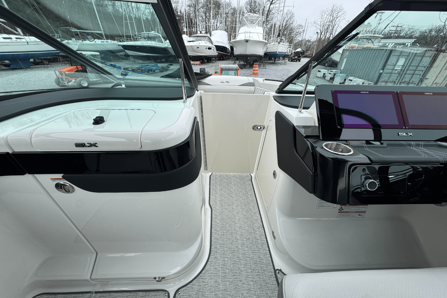 Slide: The Image of Sea Ray SLX 280 2025 - 48