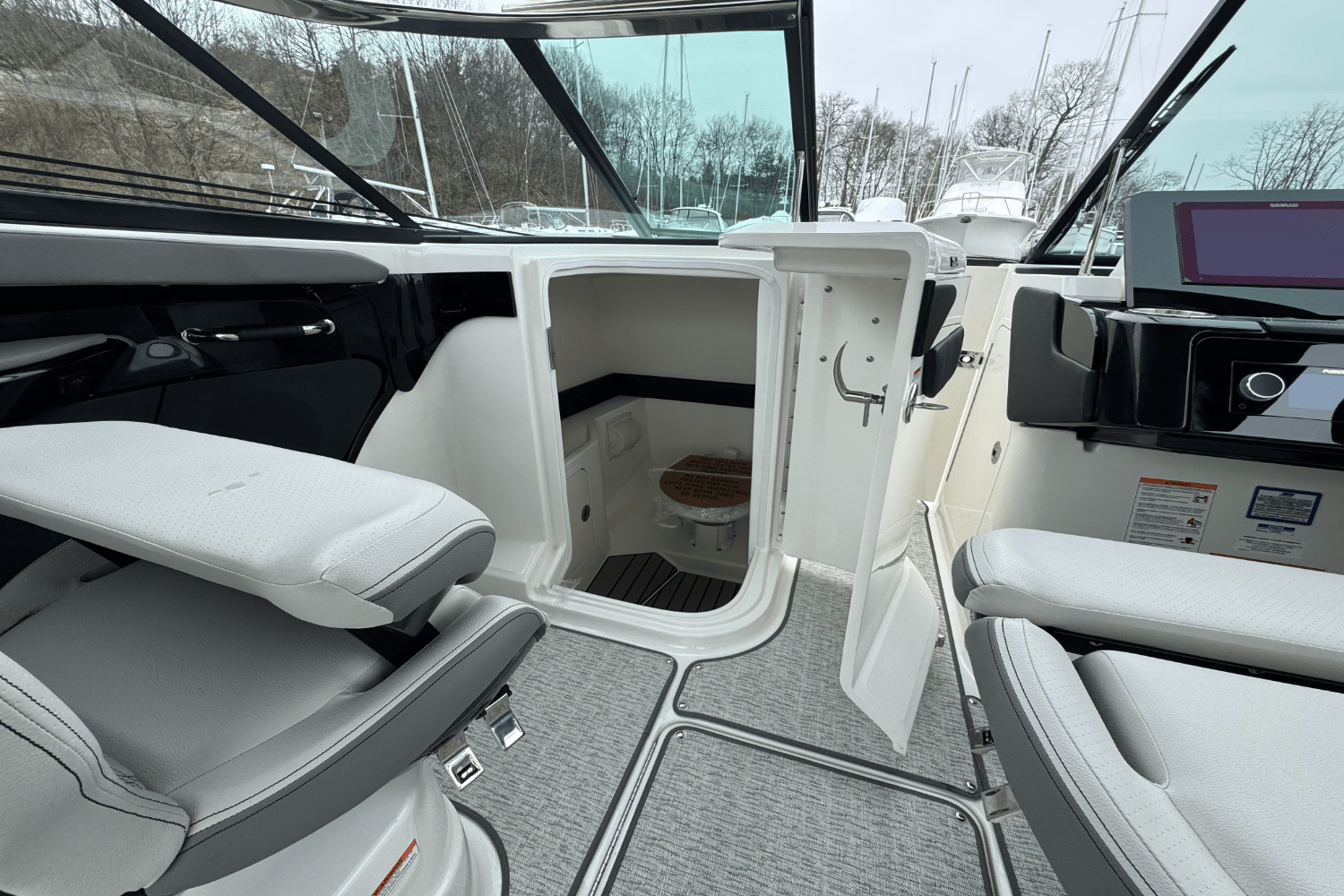 Slide: The Image of Sea Ray SLX 280 2025 - 49