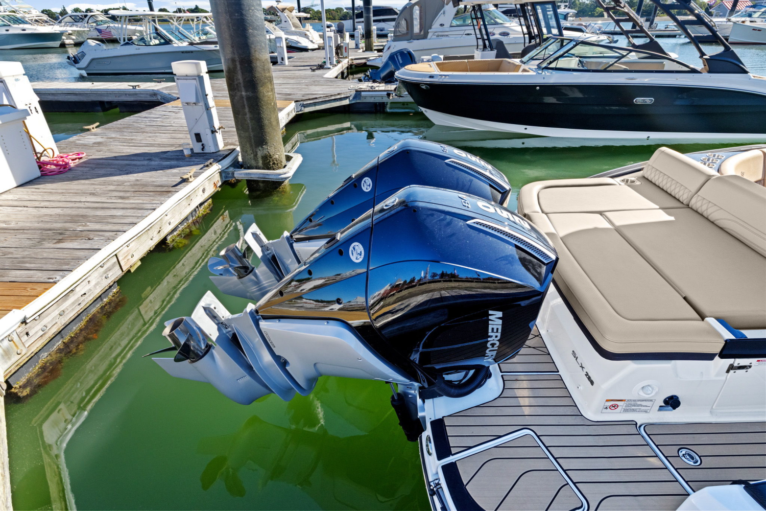 Slide: The Image of Sea Ray SLX 280 2025 - 5