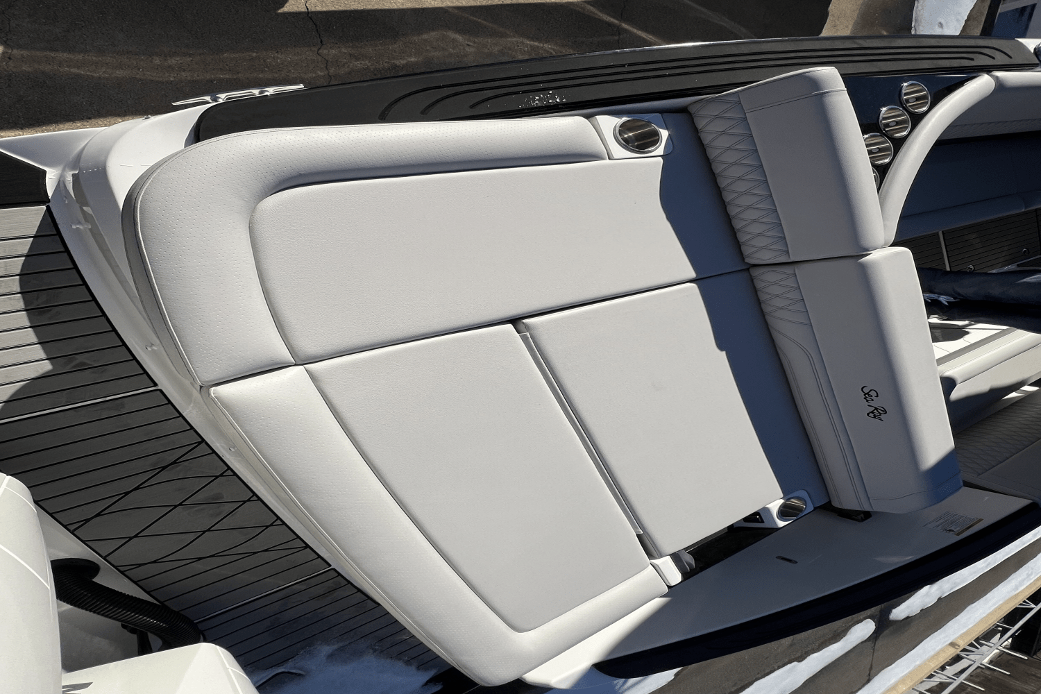 Slide: The Image of Sea Ray SLX 280 2025 - 5