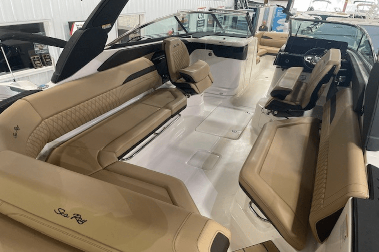 Slide: The Image of Sea Ray SLX 280 2025 - 5