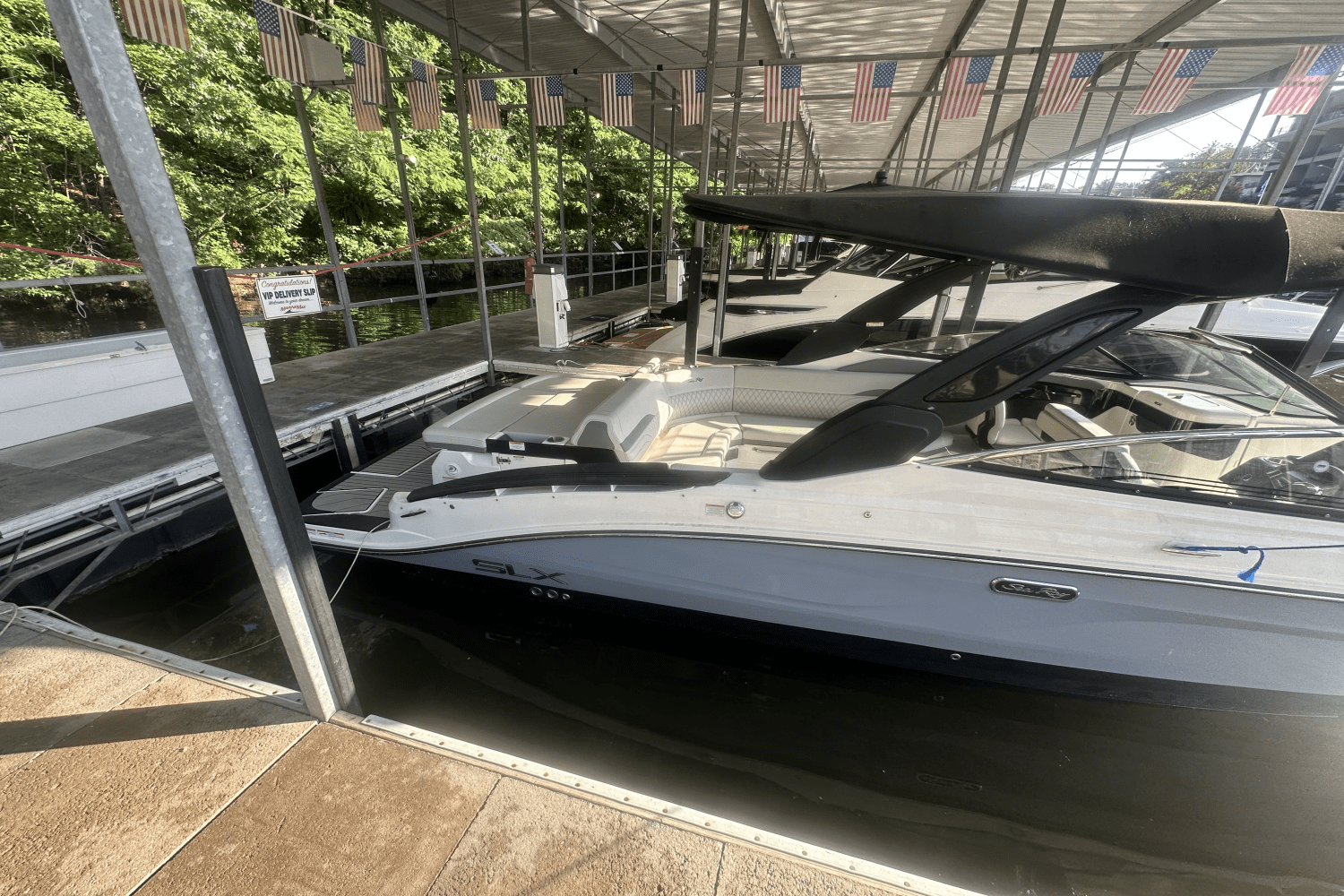 Slide: The Image of Sea Ray SLX 280 2025 - 5