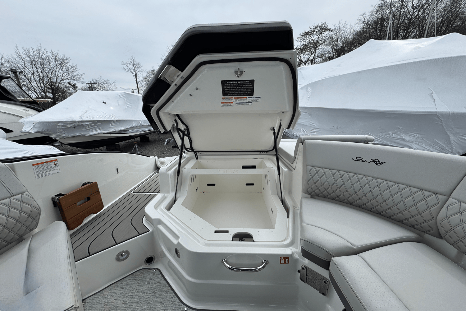 Slide: The Image of Sea Ray SLX 280 2025 - 5