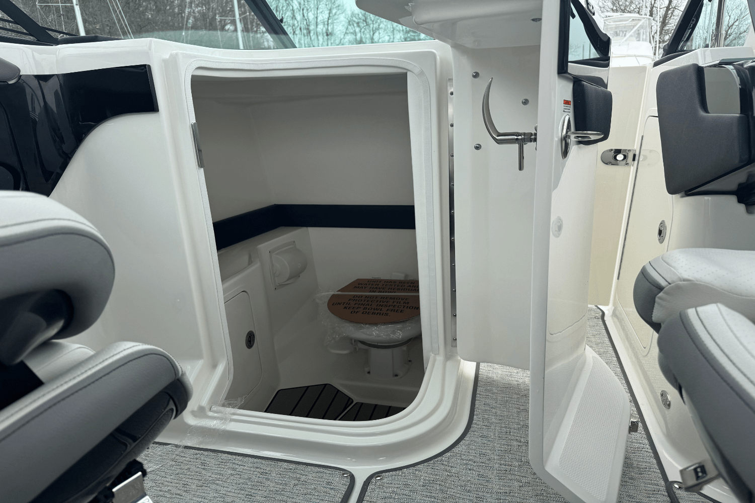 Slide: The Image of Sea Ray SLX 280 2025 - 50