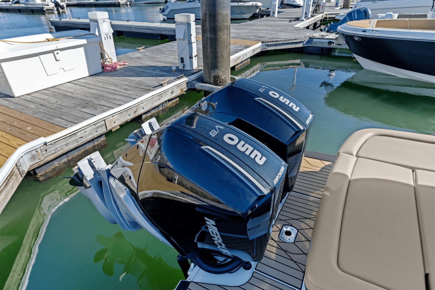 Slide: The Image of Sea Ray SLX 280 2025 - 6