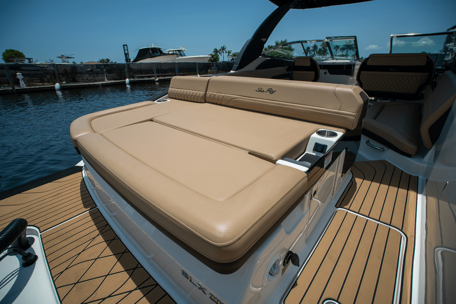 Slide: The Image of Sea Ray SLX 280 2025 - 6