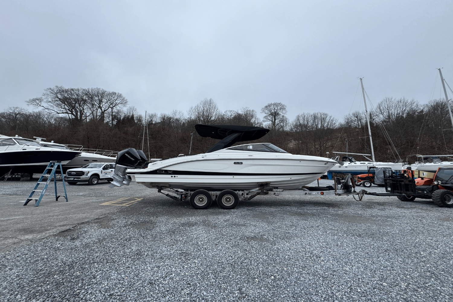 Slide: The Image of Sea Ray SLX 280 2025 - 62