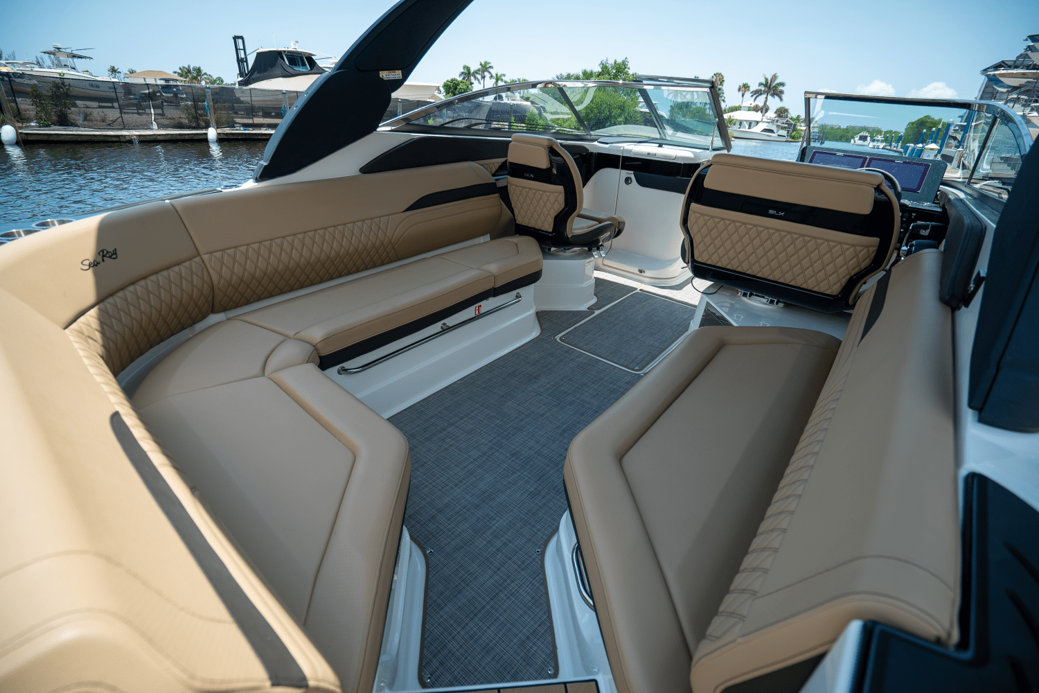 Slide: The Image of Sea Ray SLX 280 2025 - 7