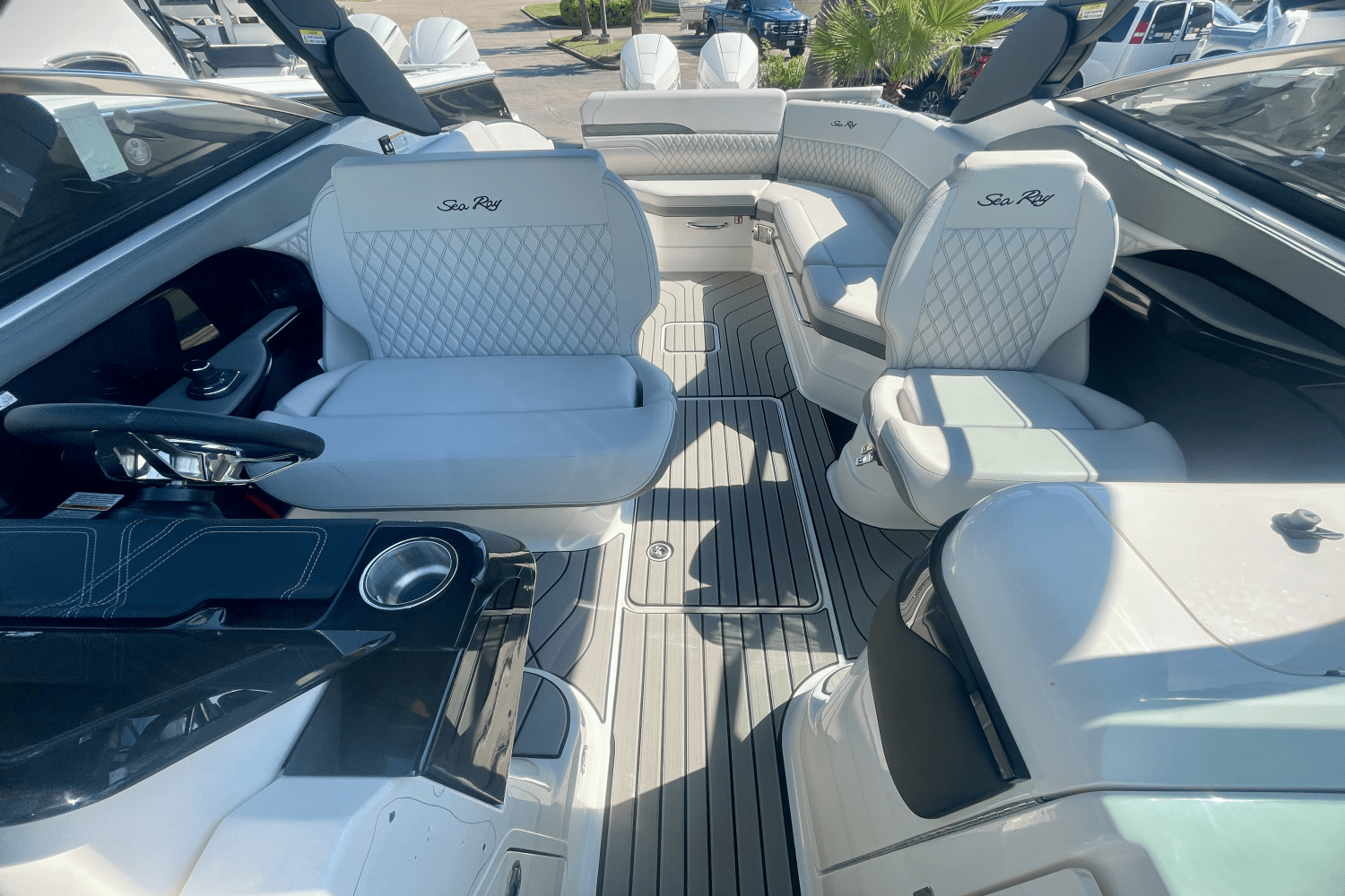 Slide: The Image of Sea Ray SLX 280 2025 - 7