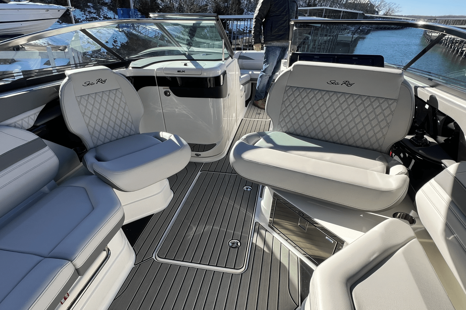 Slide: The Image of Sea Ray SLX 280 2025 - 7