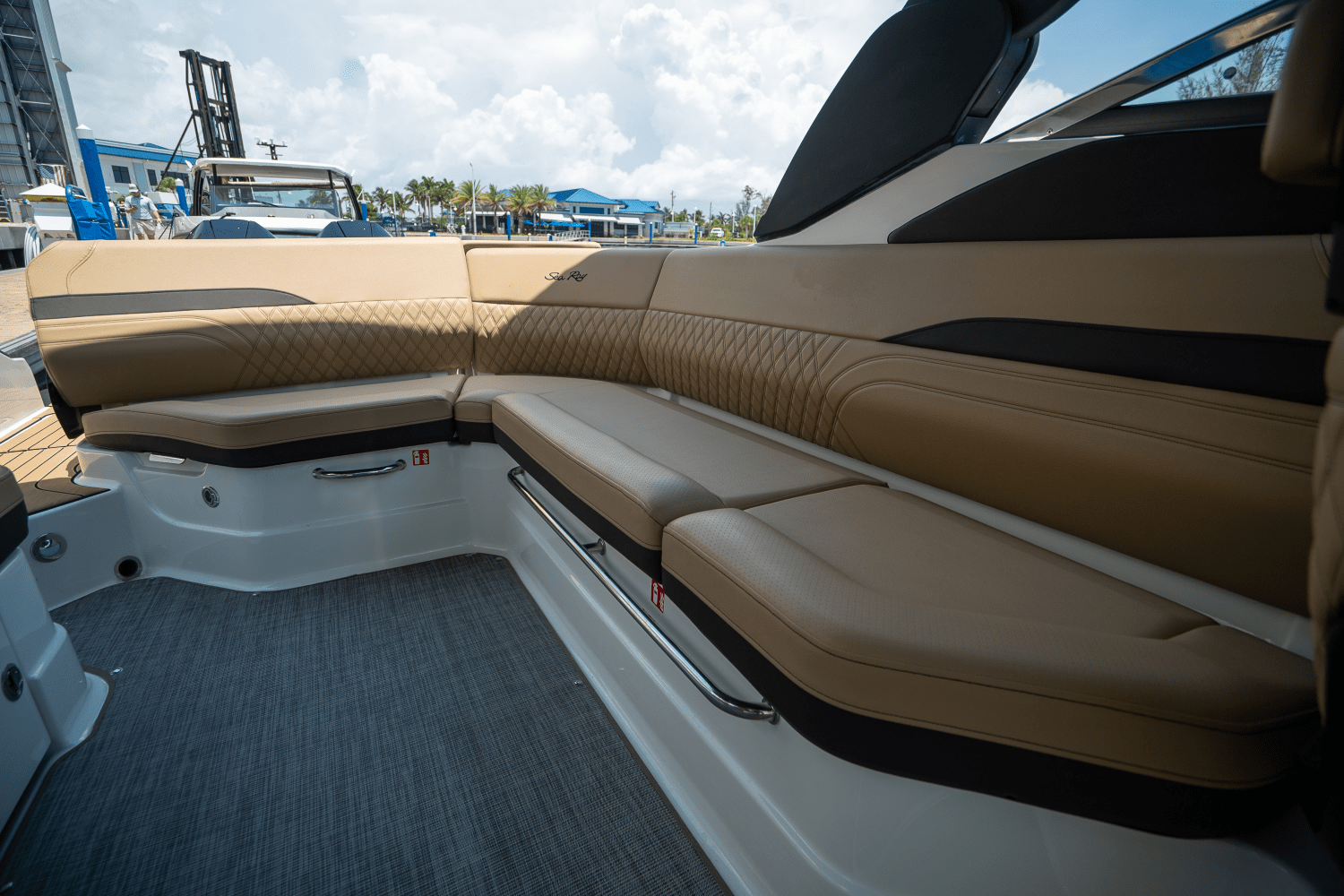 Slide: The Image of Sea Ray SLX 280 2025 - 8