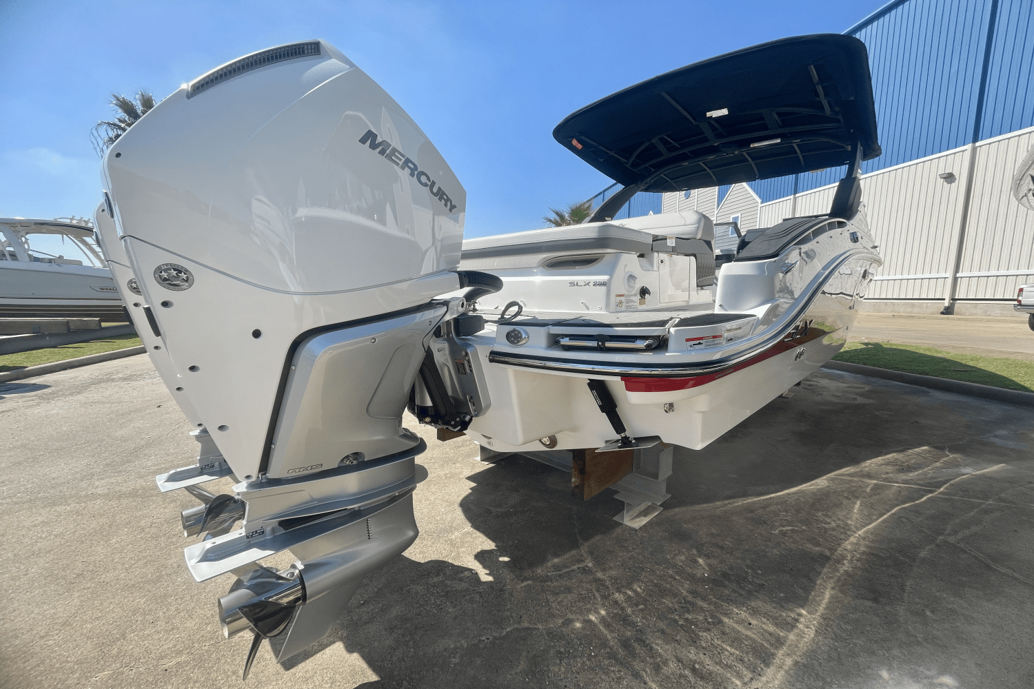 Slide: The Image of Sea Ray SLX 280 2025 - 8