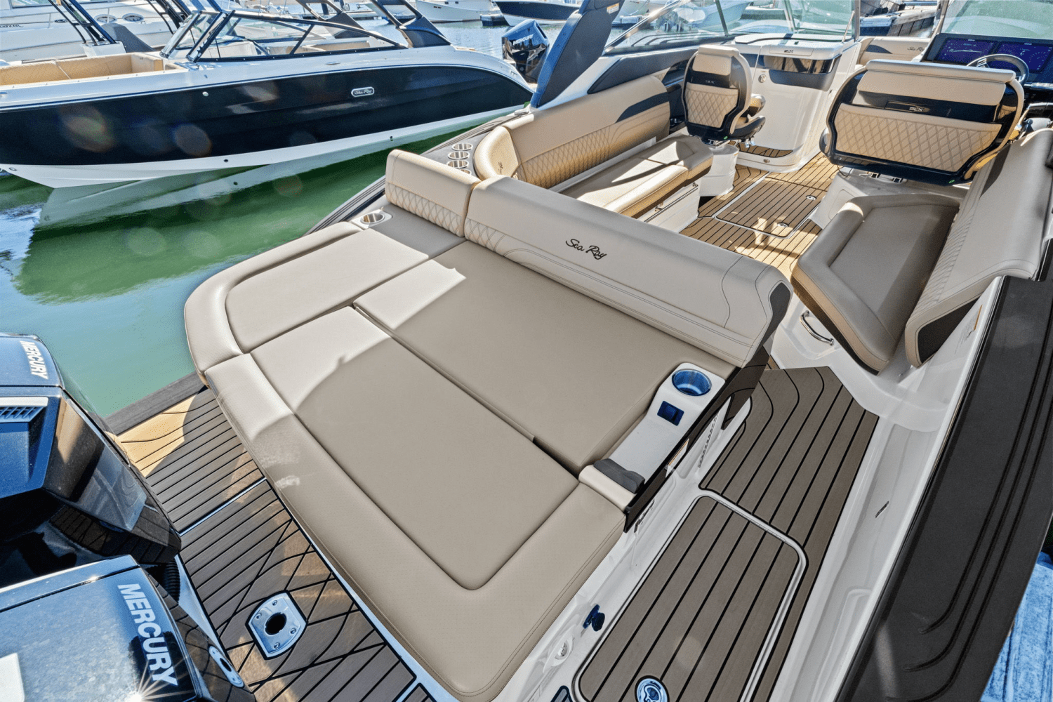 Slide: The Image of Sea Ray SLX 280 2025 - 9