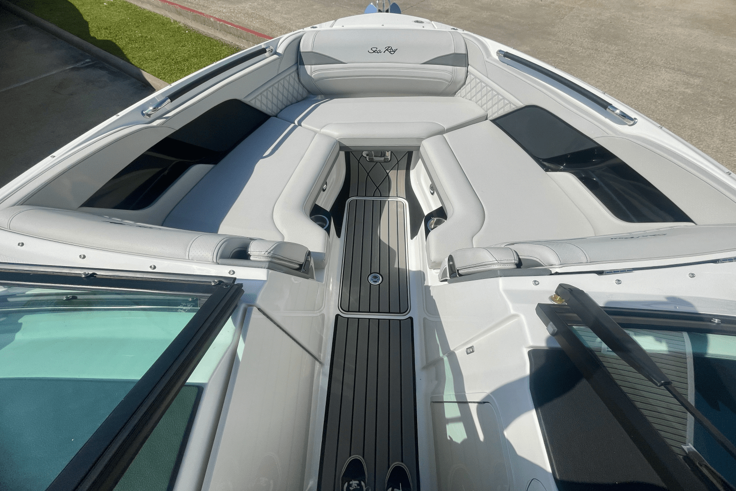 Slide: The Image of Sea Ray SLX 280 2025 - 9