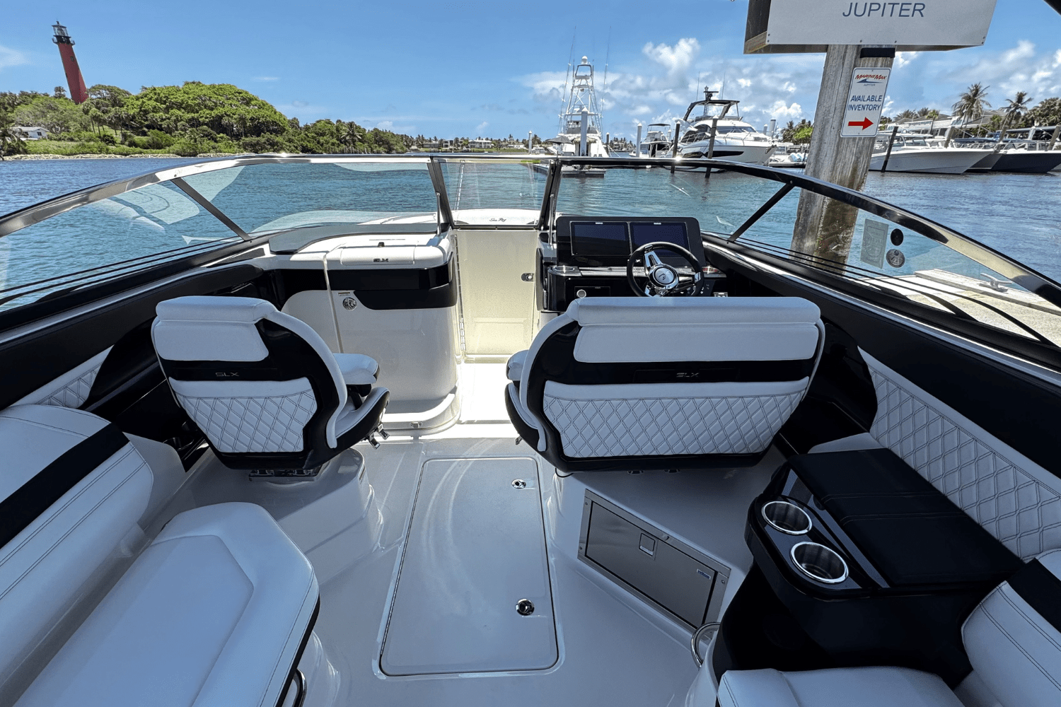 Slide: The Image of Sea Ray SLX 280 2025 - 9