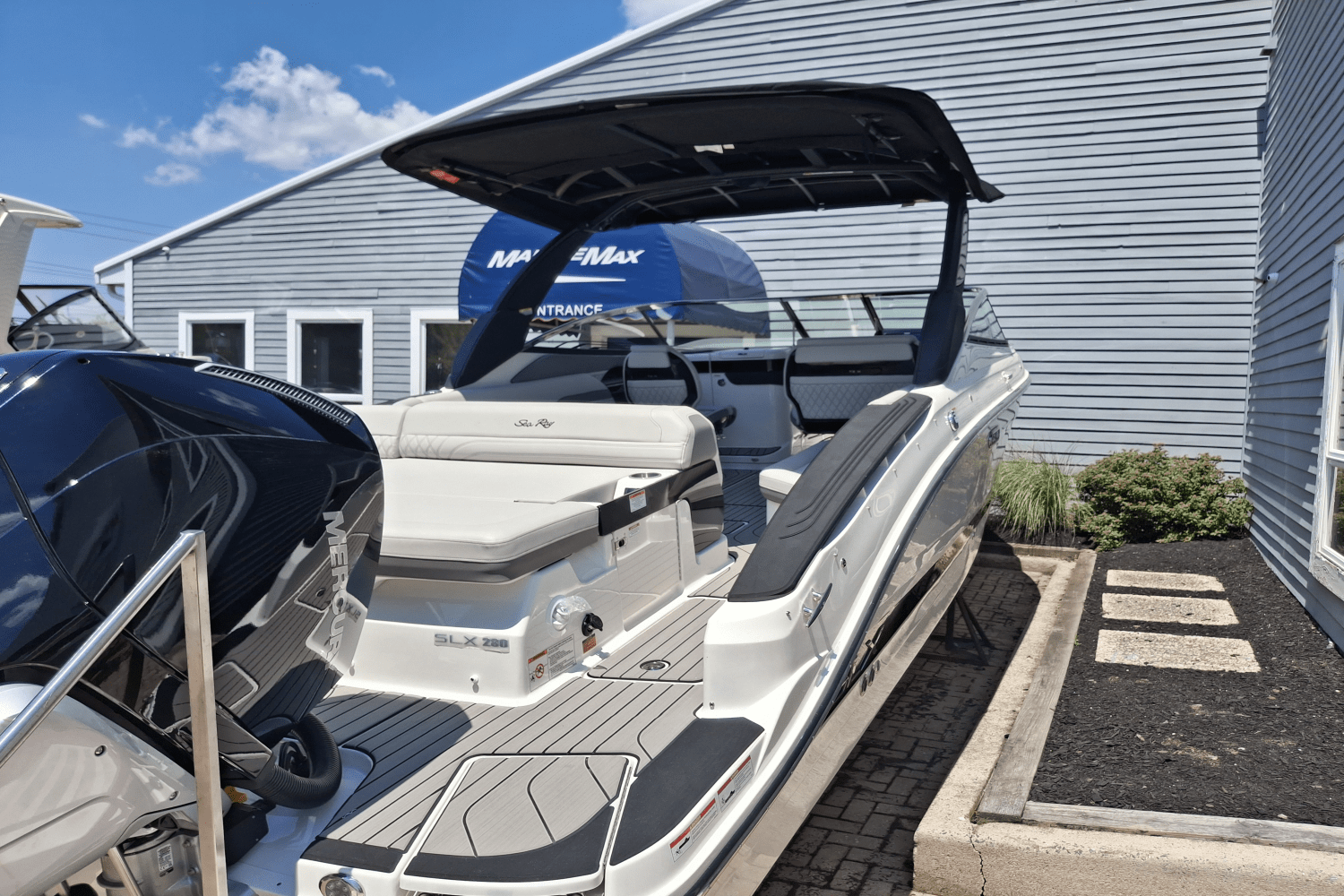 Slide: The Image of Sea Ray SLX 280 Outboard 2026 - 1