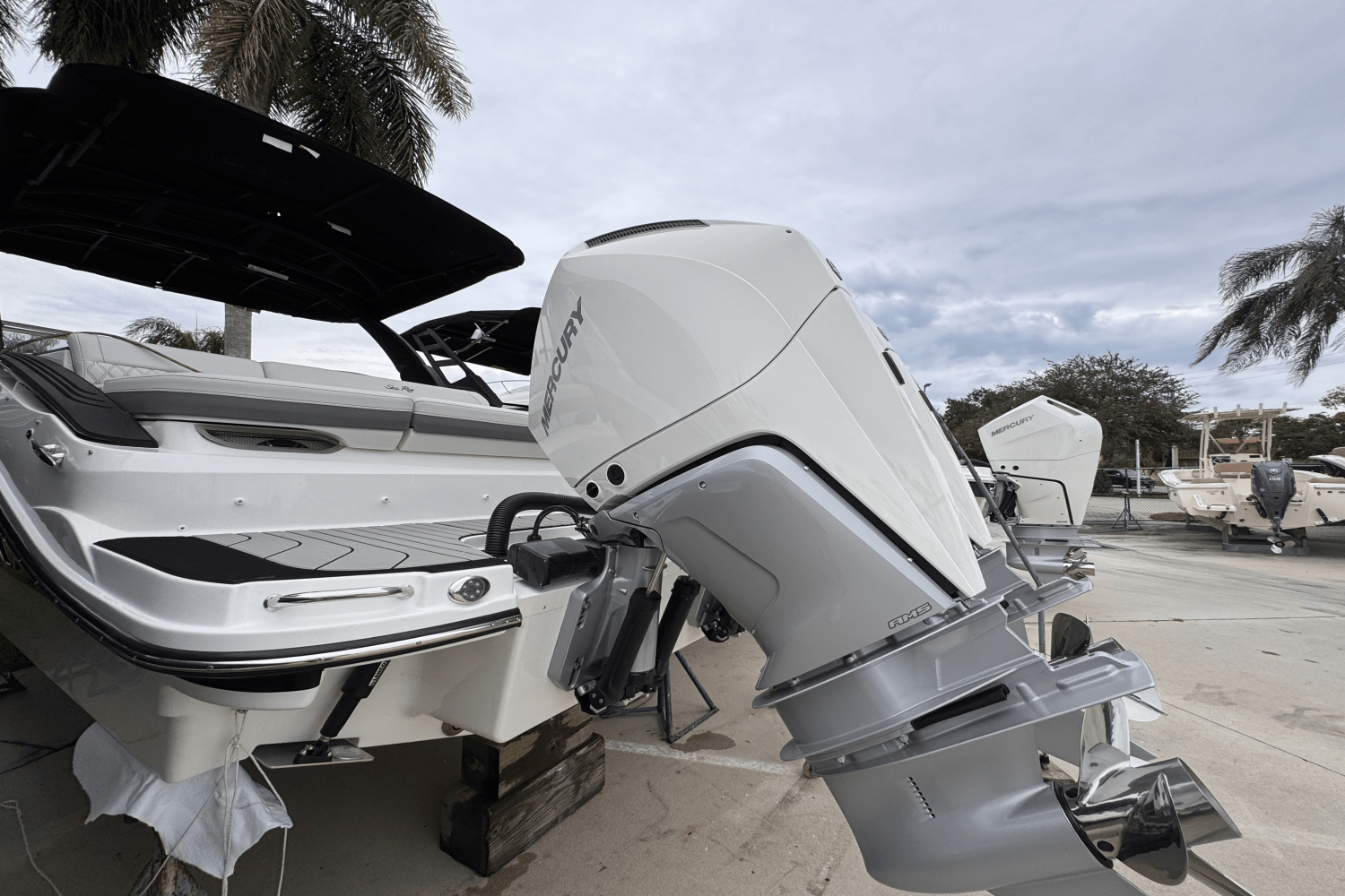 Slide: The Image of Sea Ray SLX 280 Outboard 2026 - 1