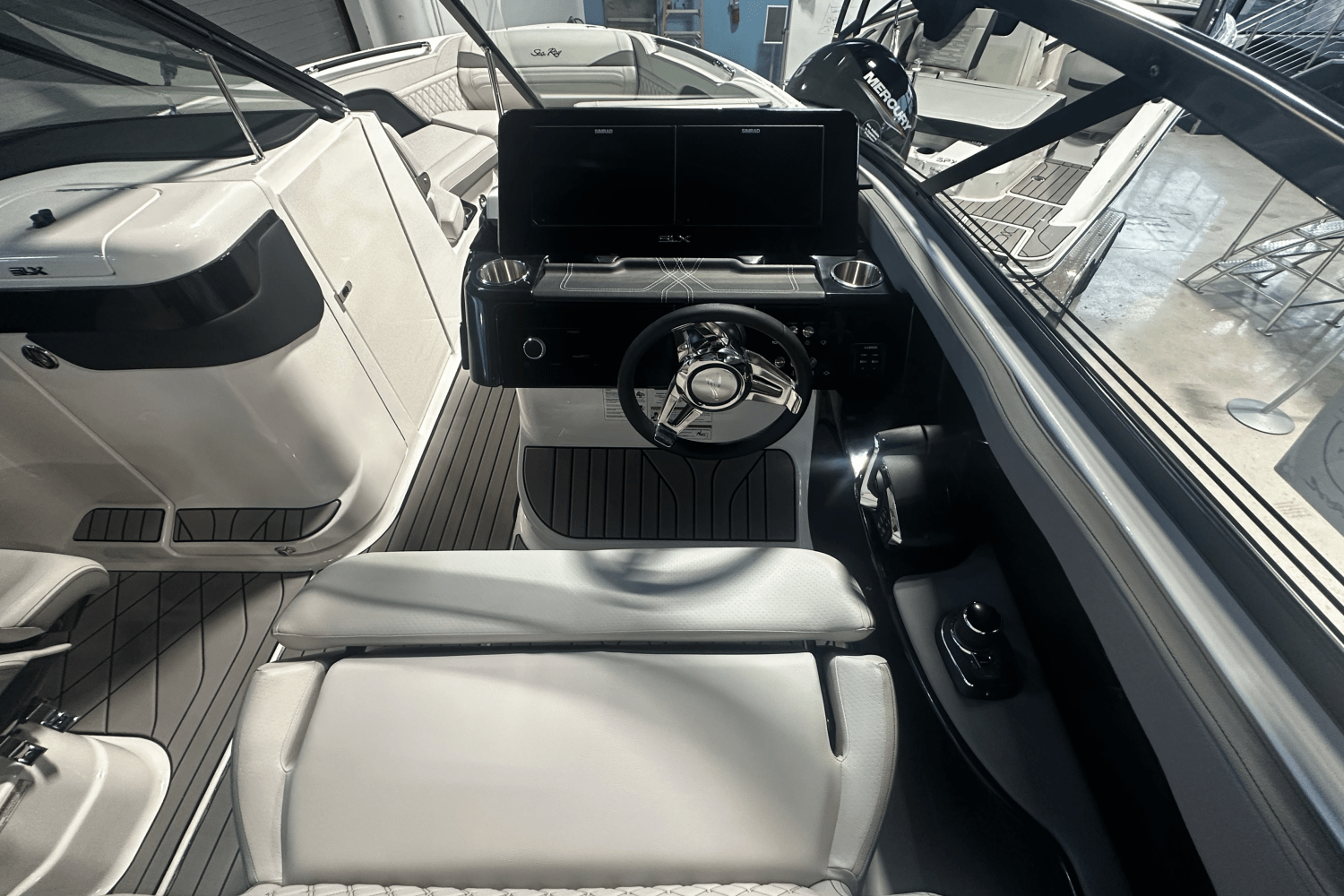 Slide: The Image of Sea Ray SLX 280 Outboard 2026 - 10