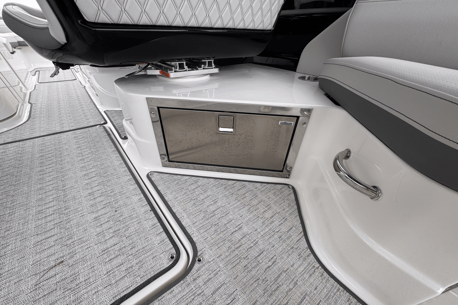 Slide: The Image of Sea Ray SLX 280 Outboard 2026 - 10