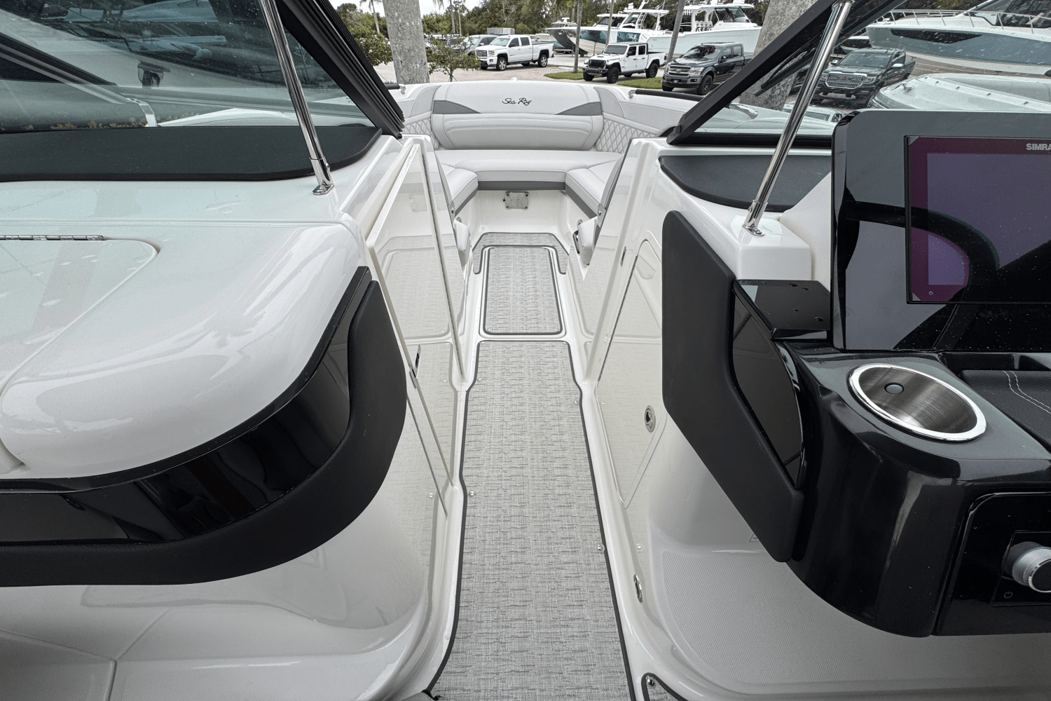 Slide: The Image of Sea Ray SLX 280 Outboard 2026 - 11