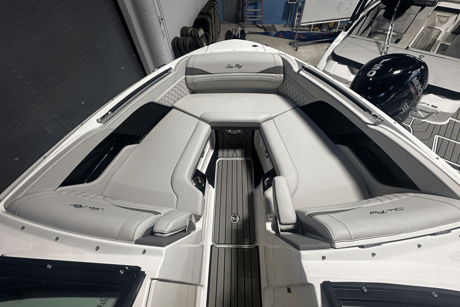 Slide: The Image of Sea Ray SLX 280 Outboard 2026 - 11