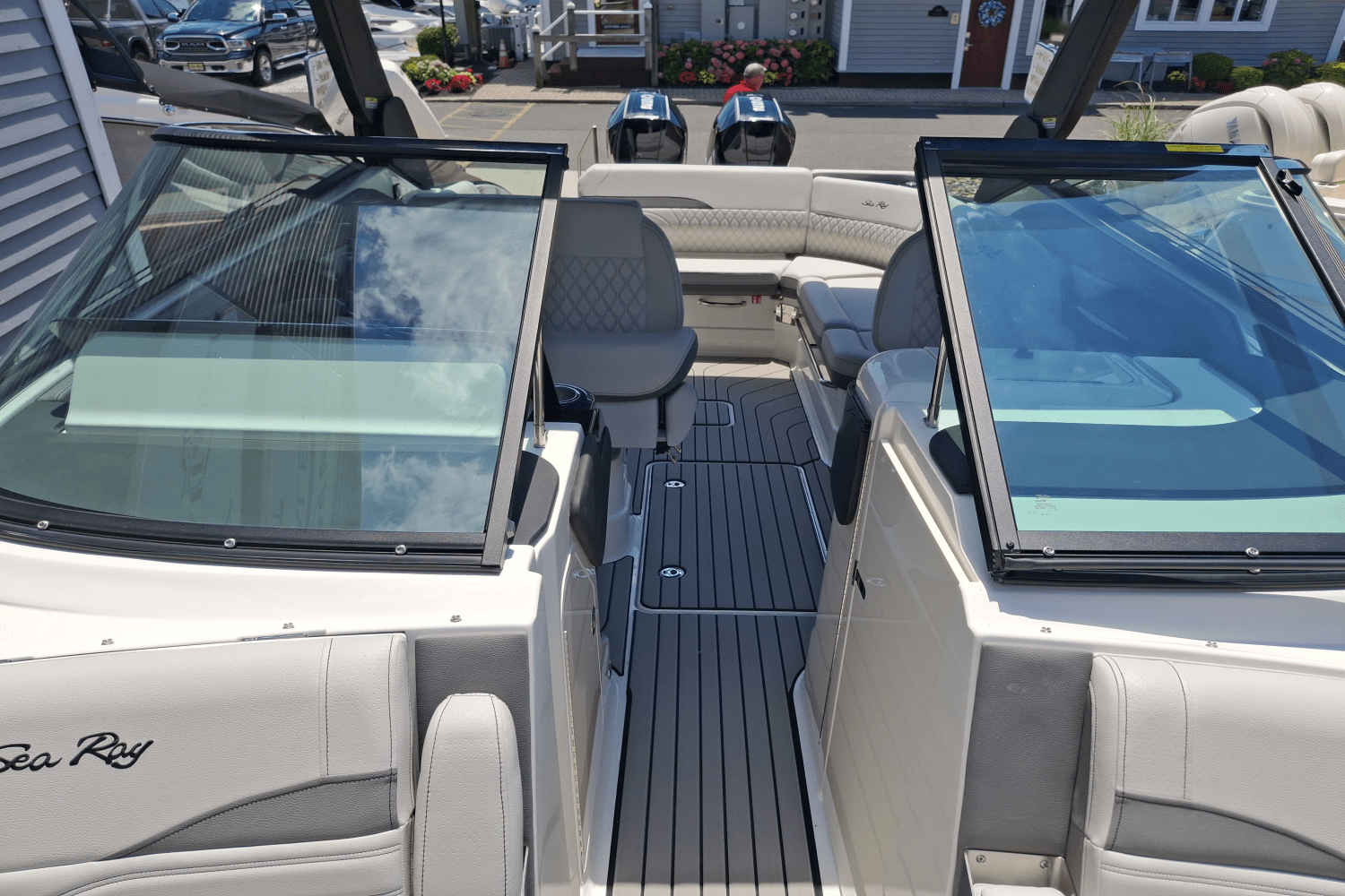 Slide: The Image of Sea Ray SLX 280 Outboard 2026 - 11