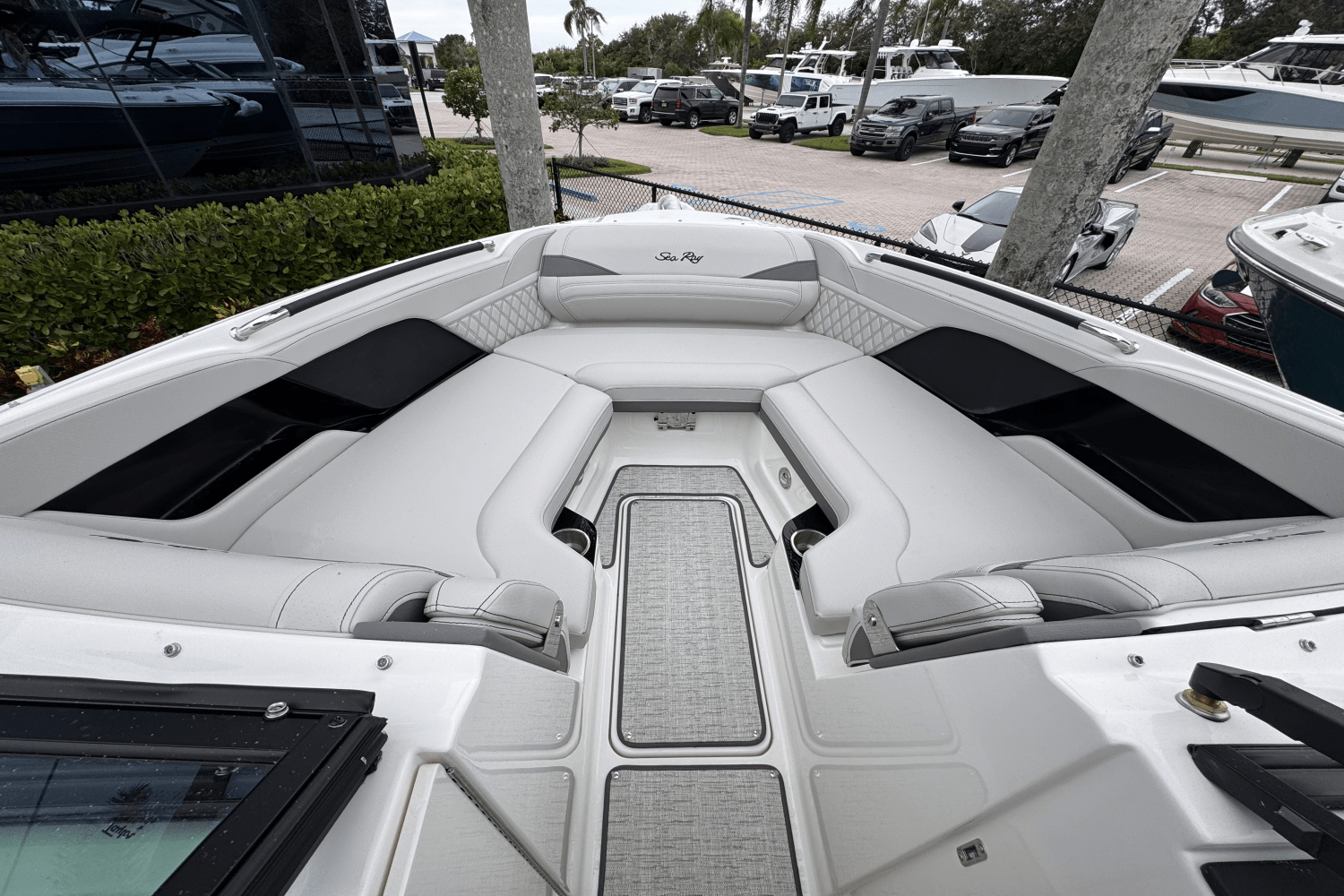 Slide: The Image of Sea Ray SLX 280 Outboard 2026 - 14