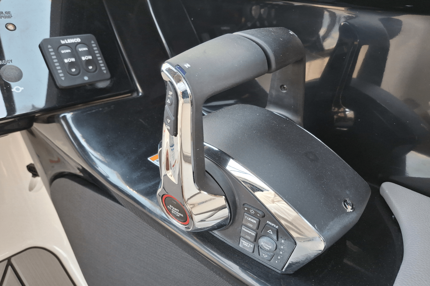 Slide: The Image of Sea Ray SLX 280 Outboard 2026 - 15