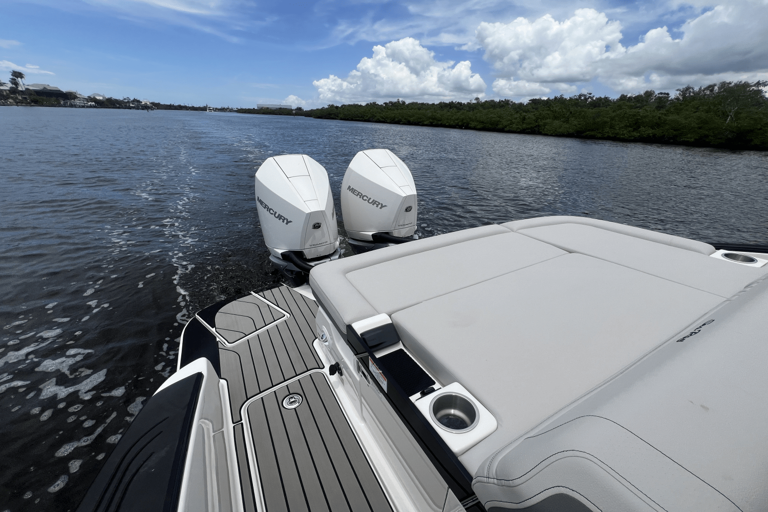 Slide: The Image of Sea Ray SLX 280 Outboard 2026 - 15