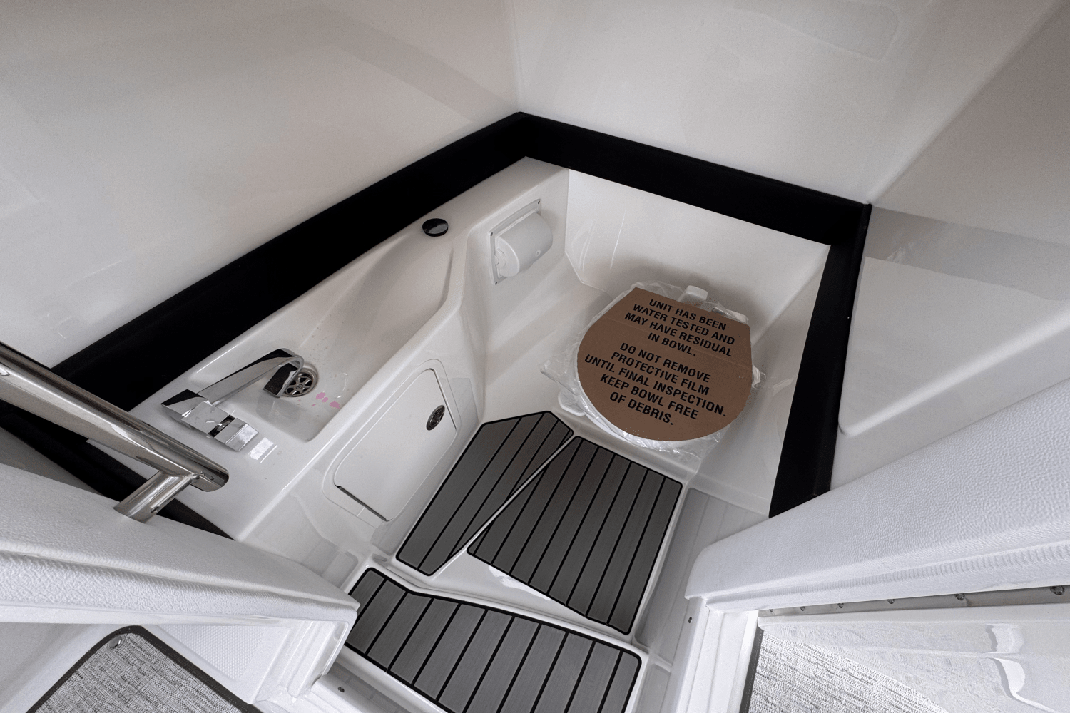 Slide: The Image of Sea Ray SLX 280 Outboard 2026 - 15