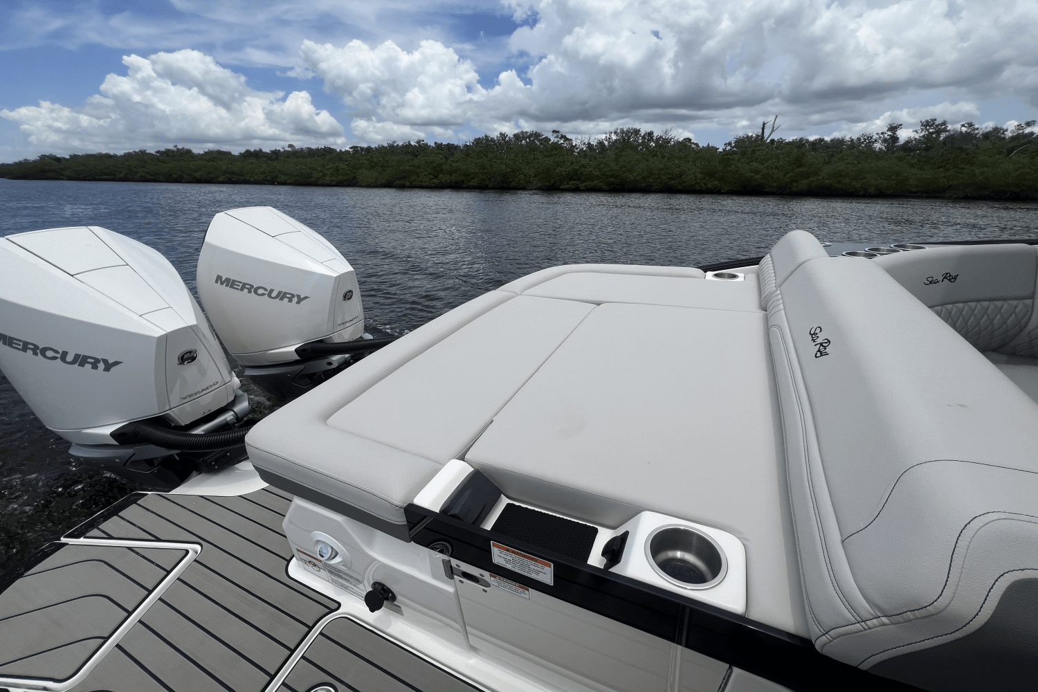 Slide: The Image of Sea Ray SLX 280 Outboard 2026 - 16