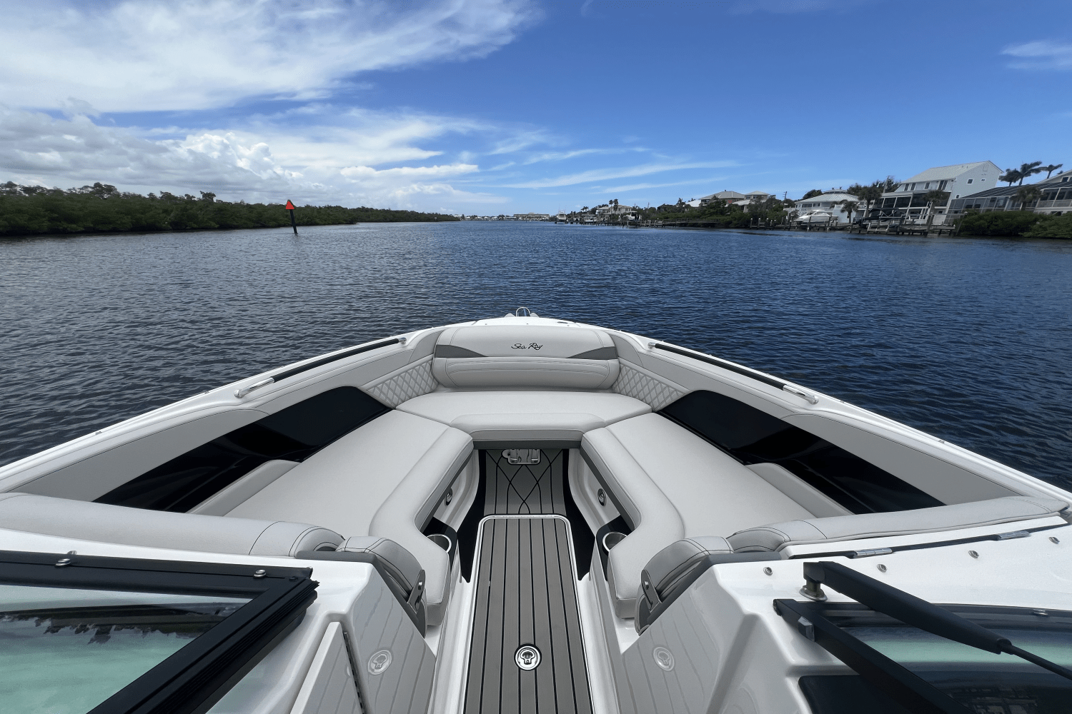 Slide: The Image of Sea Ray SLX 280 Outboard 2026 - 17