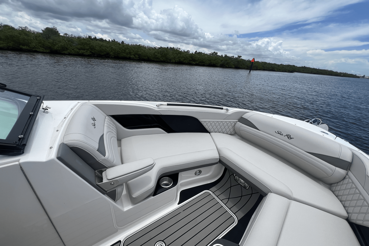 Slide: The Image of Sea Ray SLX 280 Outboard 2026 - 19