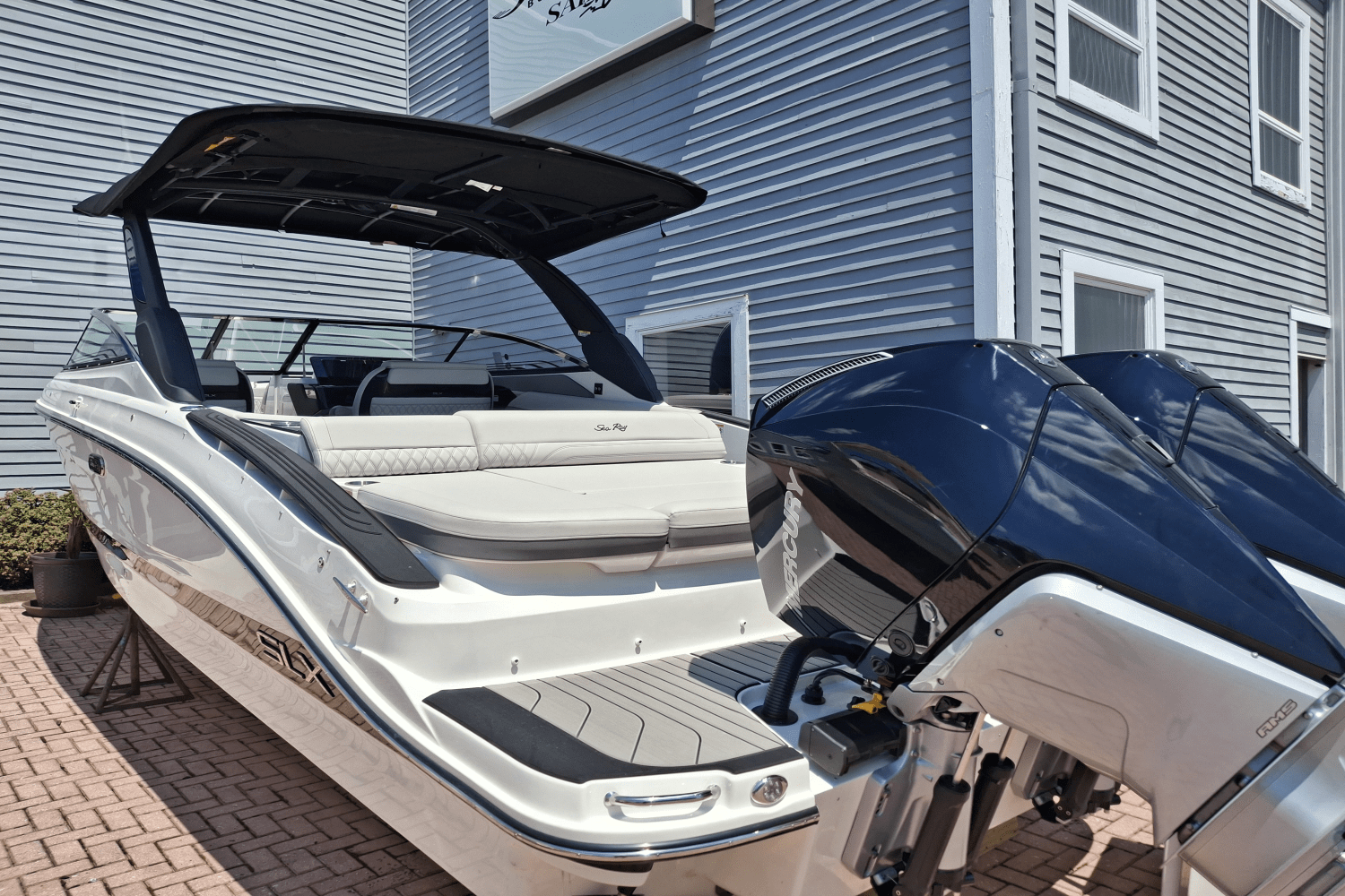 Slide: The Image of Sea Ray SLX 280 Outboard 2026 - 2