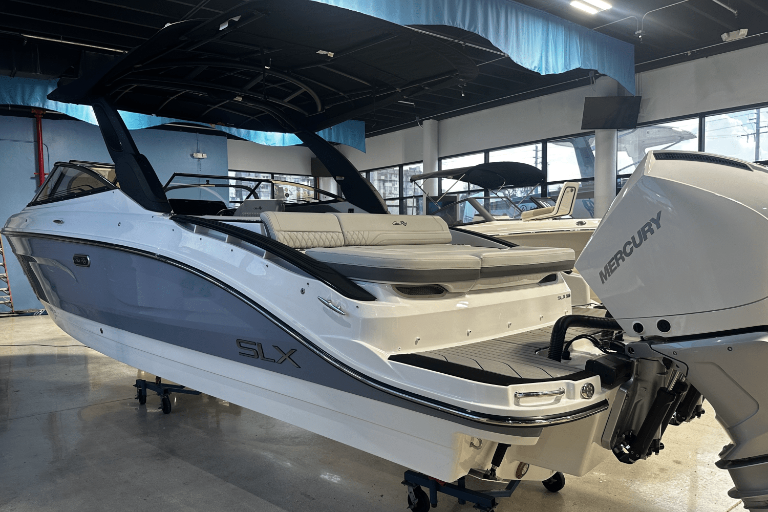 Slide: The Image of Sea Ray SLX 280 Outboard 2026 - 2