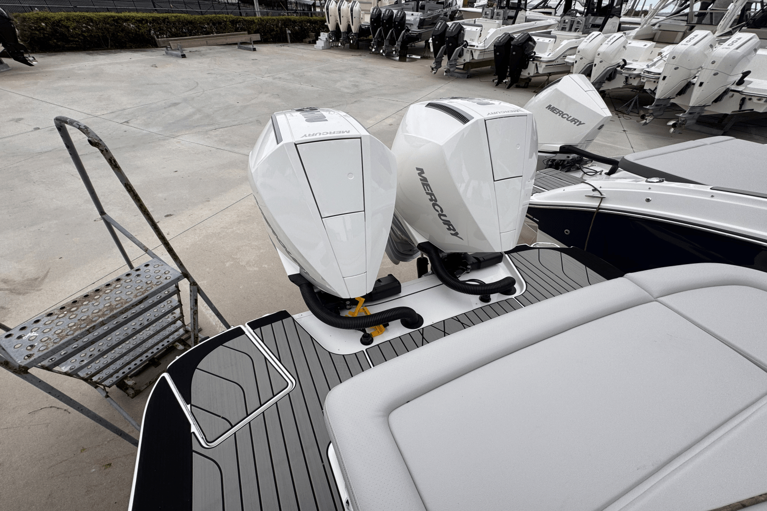 Slide: The Image of Sea Ray SLX 280 Outboard 2026 - 2